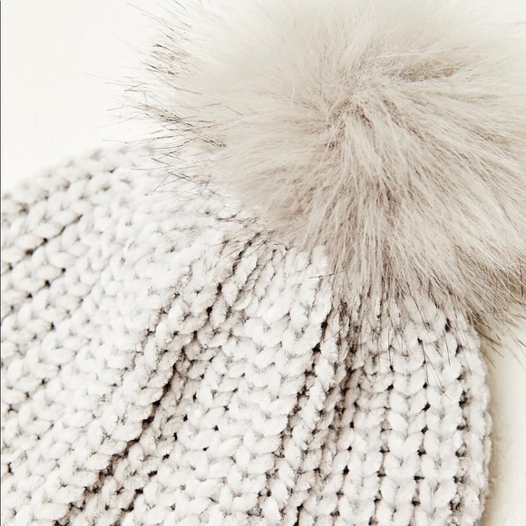 Jules Kae Pom beanie - Picture 3 of 5